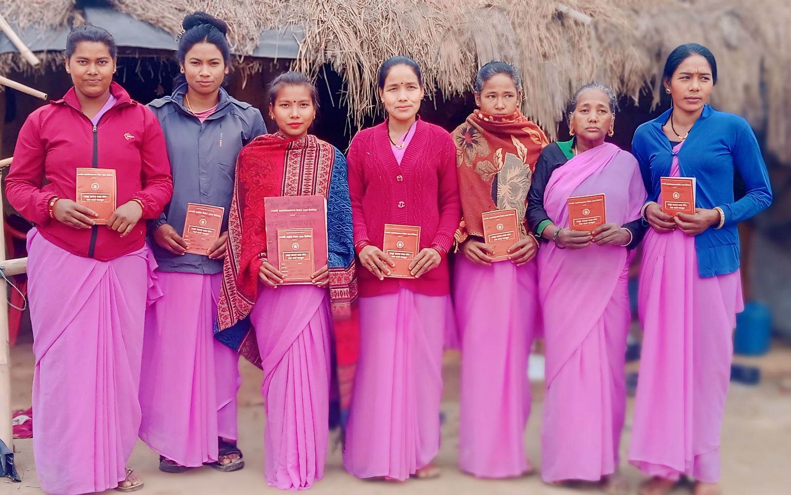 शाखा कार्यालय लम्कीमा केन्द्र न : १३० काे केन्द्र बैठकमा पोसाक