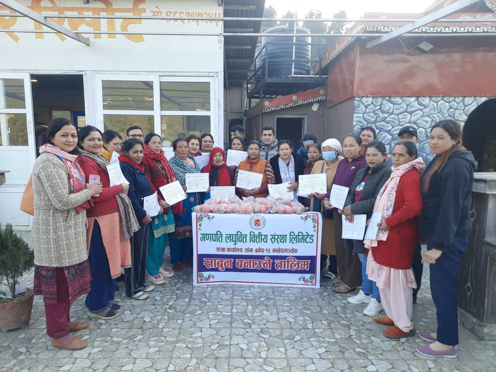 शाखा कार्यालय साँगा काभ्रेमा एक दिने साबुन बनाउने तालिम सम्पन्न